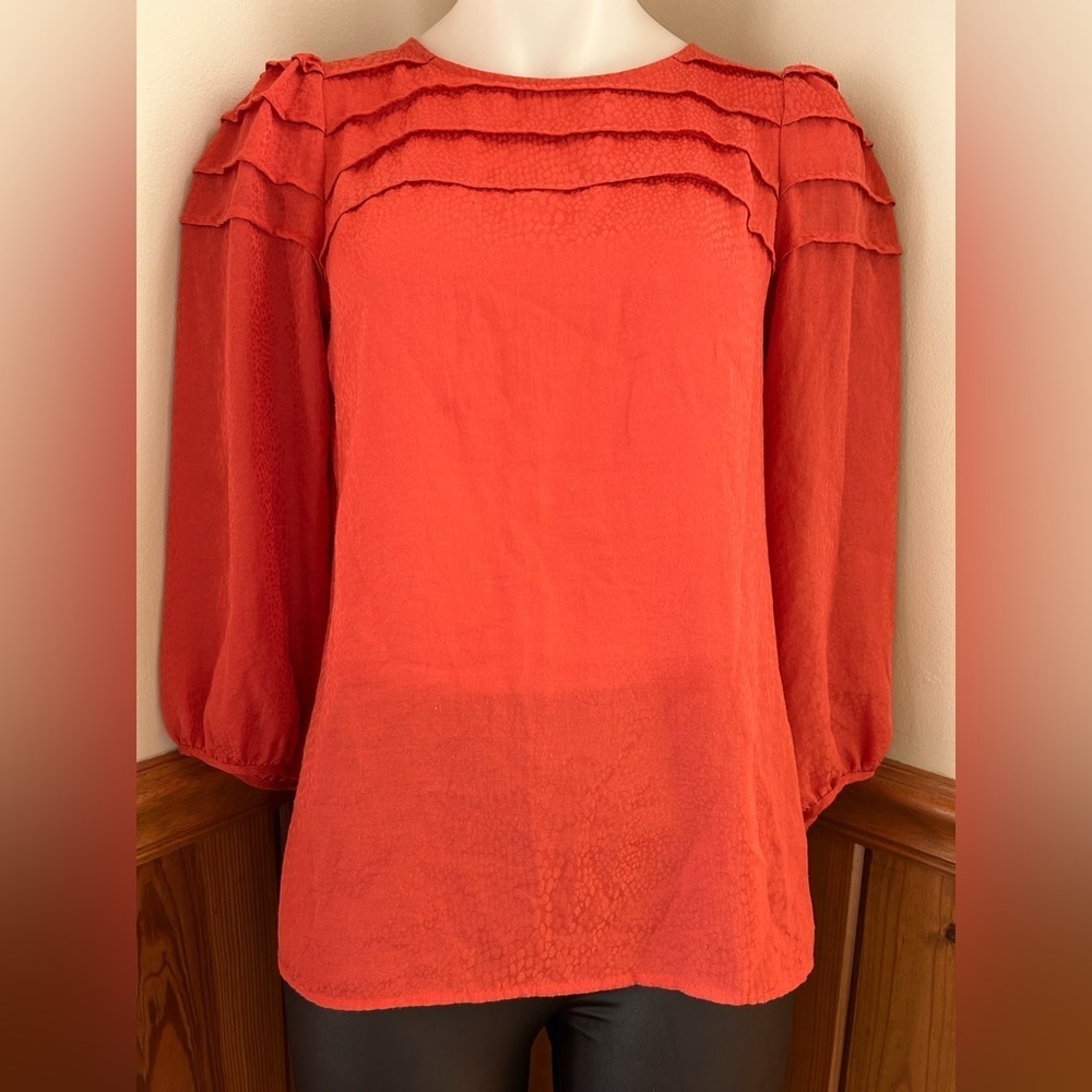 Loft XS burnt orange blouse, 3 buttons on back, elastic sleeve bottoms - Picture 3 of 7